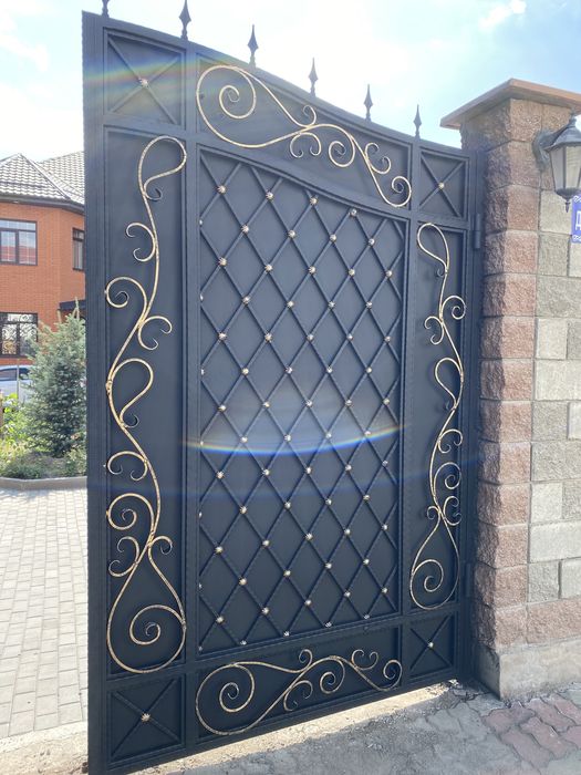 Профессиональная покраска ворот, заборов, перил, решёток, дверей