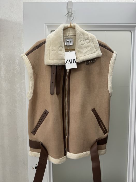 Zara безрукавка новый