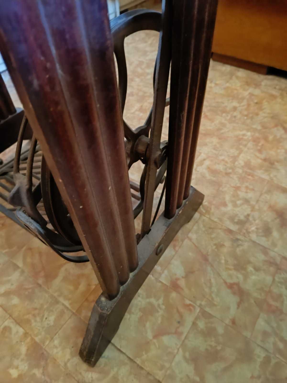 Продавам крачна шевна машина "NECCHI"