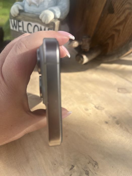 Продавам iphone 15pro