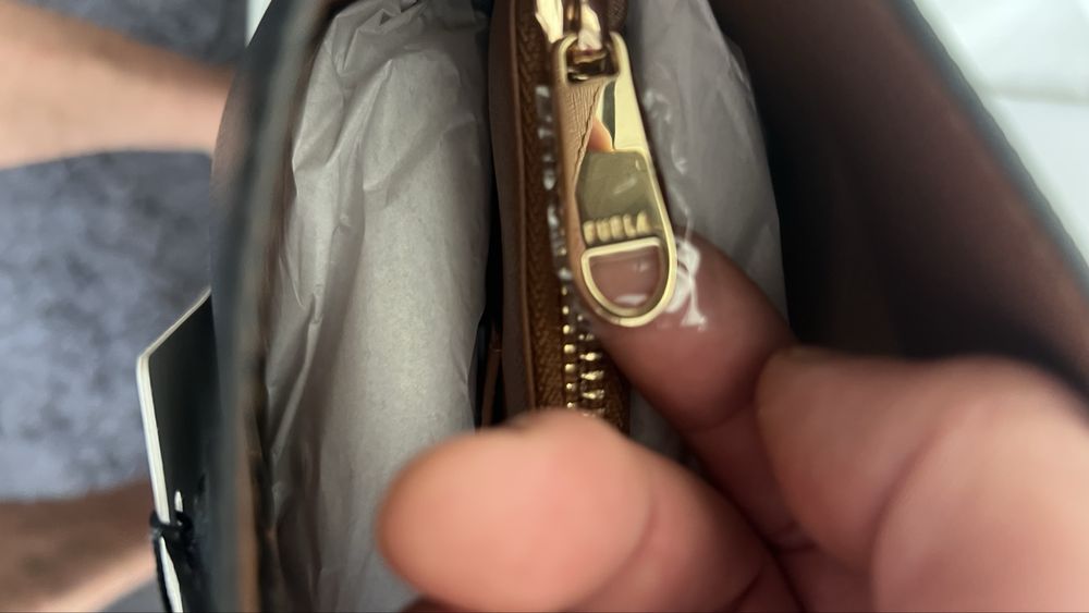 Furla Vittoria Nero.100% оригинал,със сериен номер,етикети,торбичка