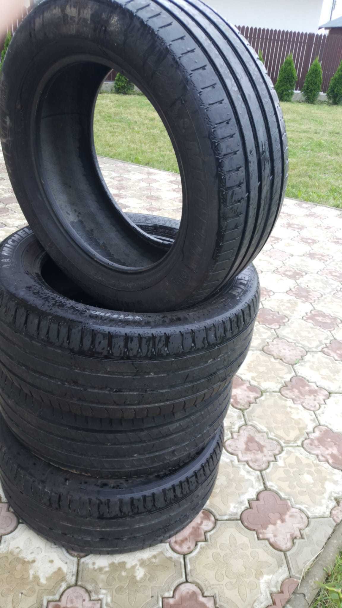 Vând 4 cauciucuri de vară 255 55 R18 Michelin