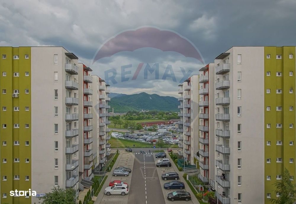 Apartament spațios cu grădină, vedere la munte și potențial comercial