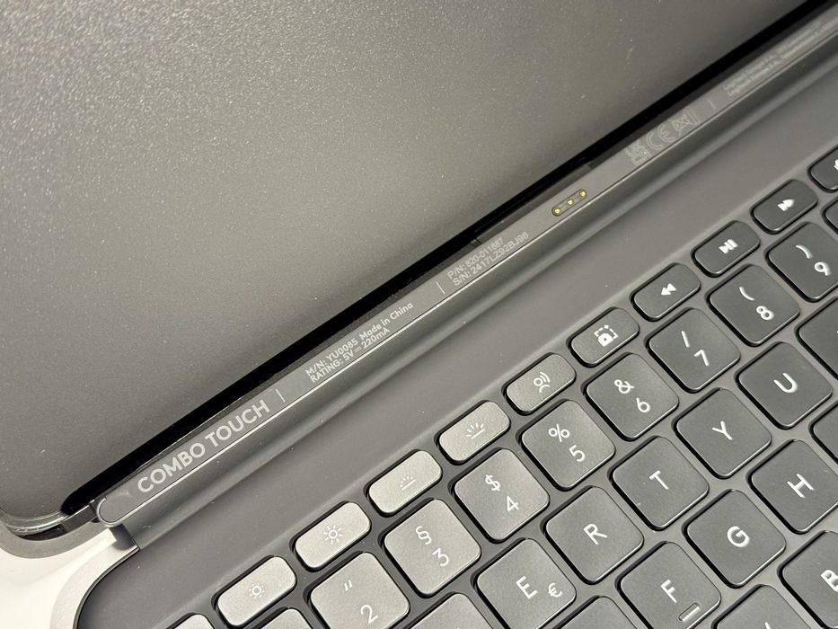 Logitech Combo Touch iPad Pro 13" (M4)