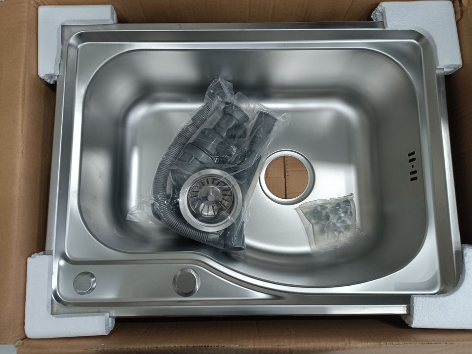 Продам мойку для кухни. Новую.