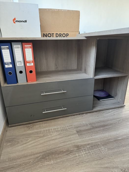 Мебели за офис.