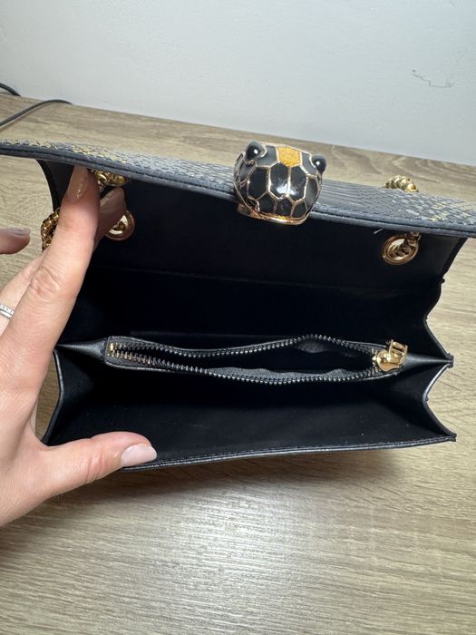 Geanta aurie cu cap de sarpe