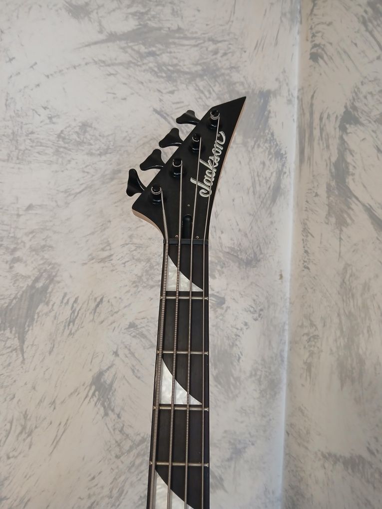 Бас китара jackson j2 concert и кубе 500 вата