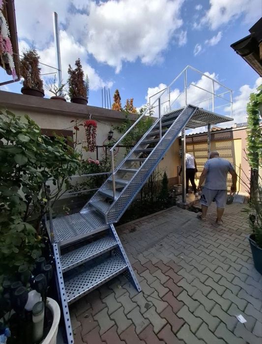 Scări metalice zincate