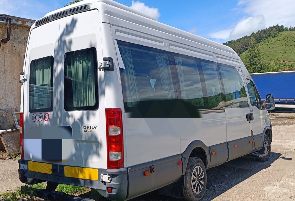 Microbuz Iveco daily 19+1 locuri