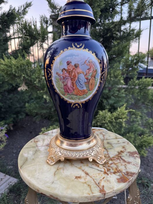 Lampa din portelan pictat si abajur din sticla