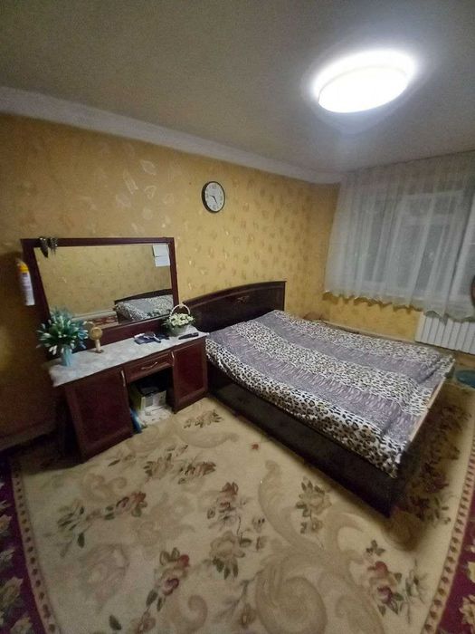 Продаеться двуспальная кровать