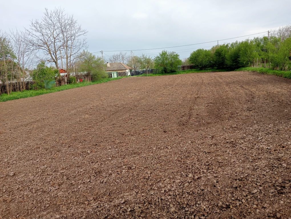 Vând teren 1500m2