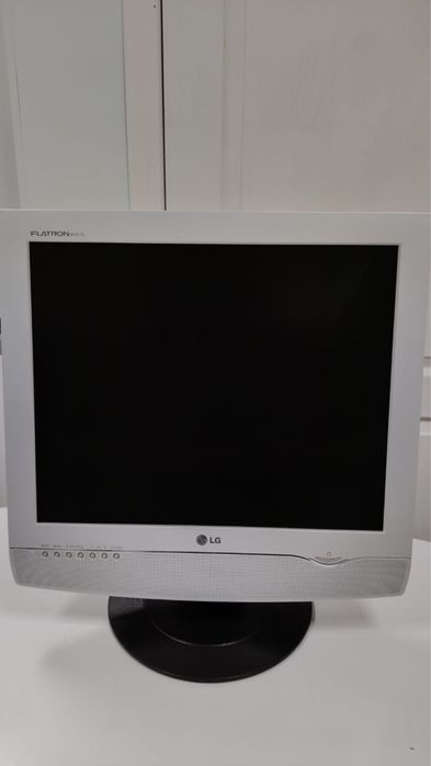 Мониторы в ассортименте