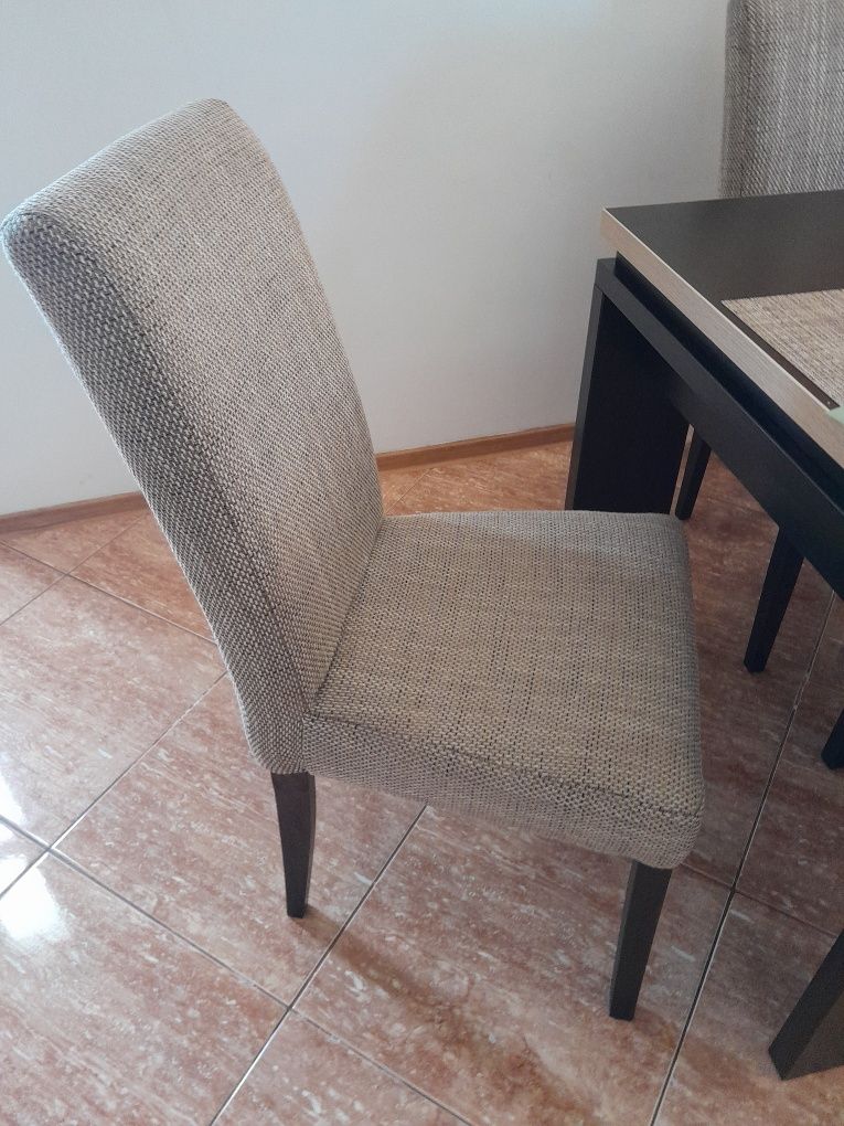 Masa și scaune living