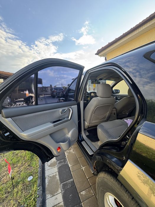 Vând Kia Sorento 2.5
