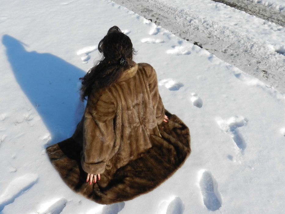 ELEGANTA LA SUPERLATIV!Sublima haina din blana de vizon capuccino.