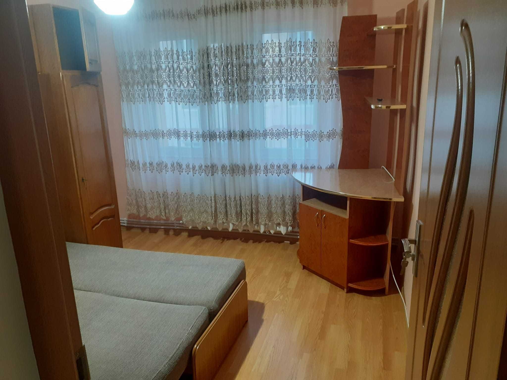 Închiriez apartament zona bucovina