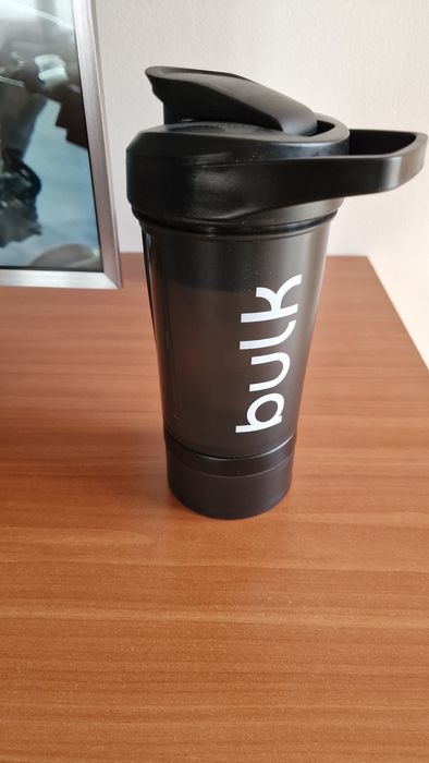 Sticla de shacker cu compartiment