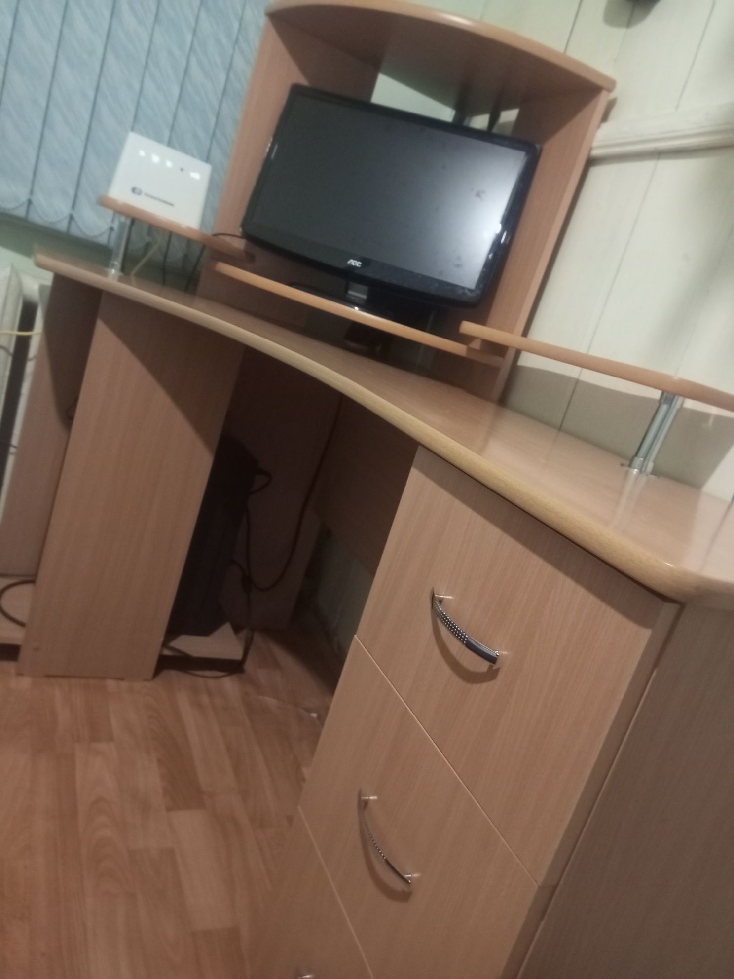 Компьютерный стол Только писать на ватсап