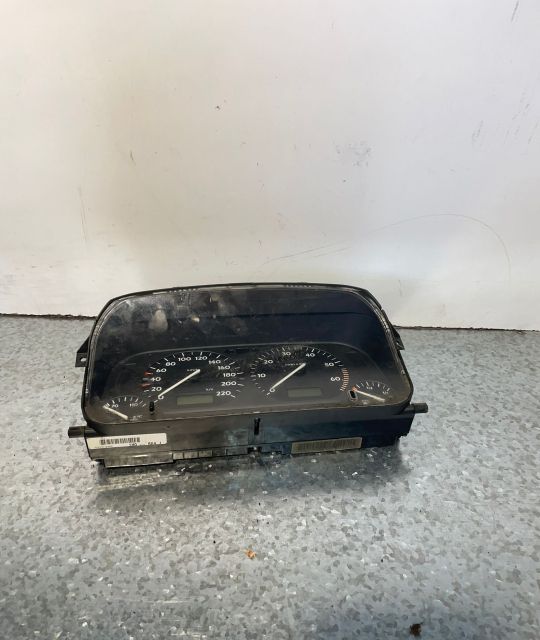 Ceasuri bord Volkswagen VW Golf a 3-a generatie