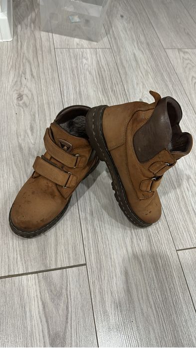 Отдам ботинки зимние за сникерс!