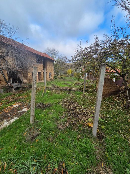 Продавам Къща с.Смочан на 10км от Ловеч