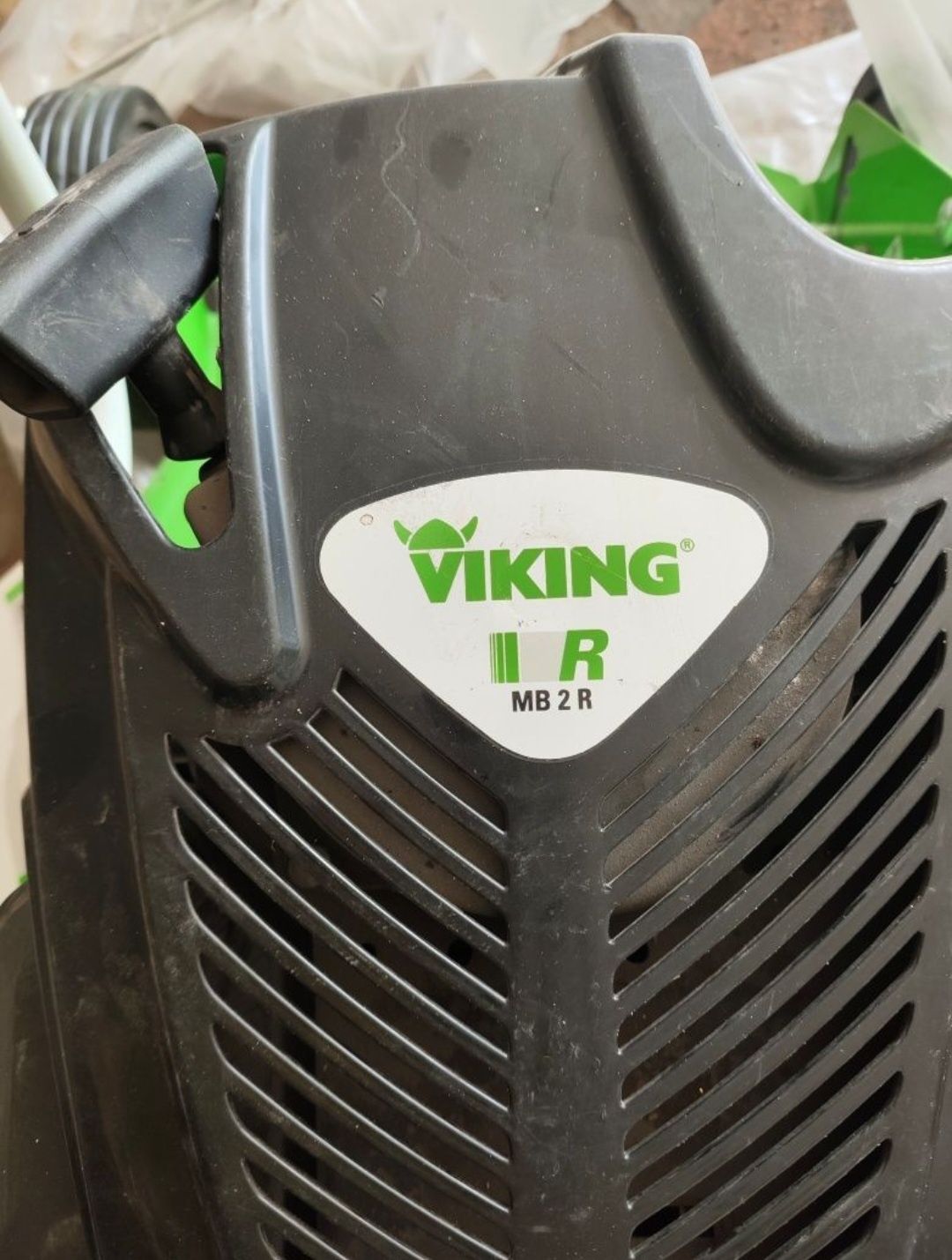 Продам газонокосилку VIKING MB2R новую