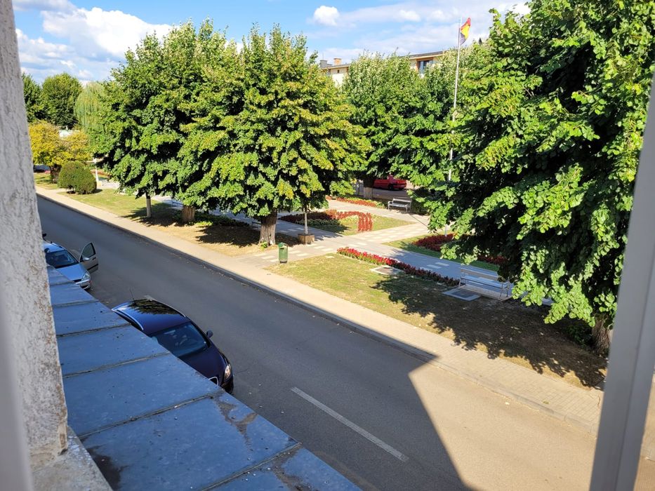 Vand apartament cu 2 camere central
