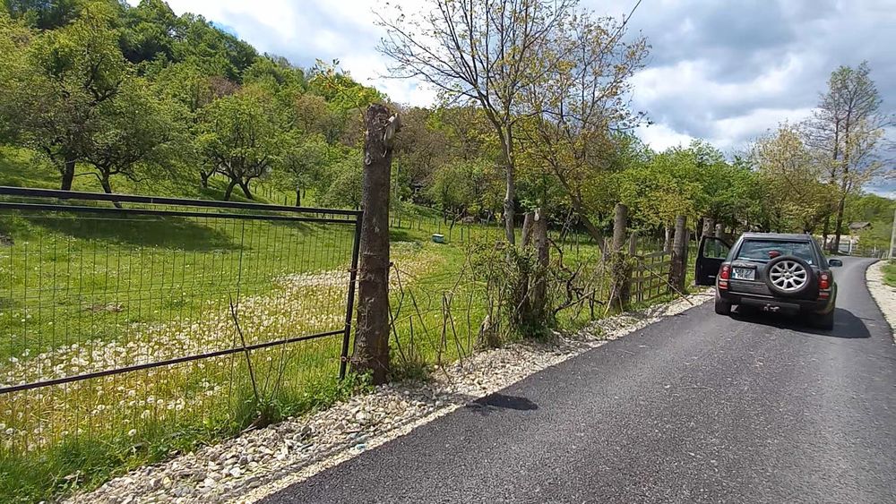 Teren intravilan 50 m latime . 5600m