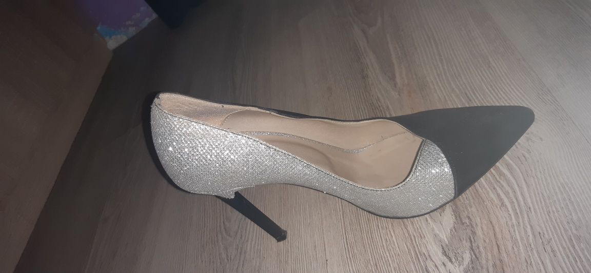 Pantofi stiletto nr 39