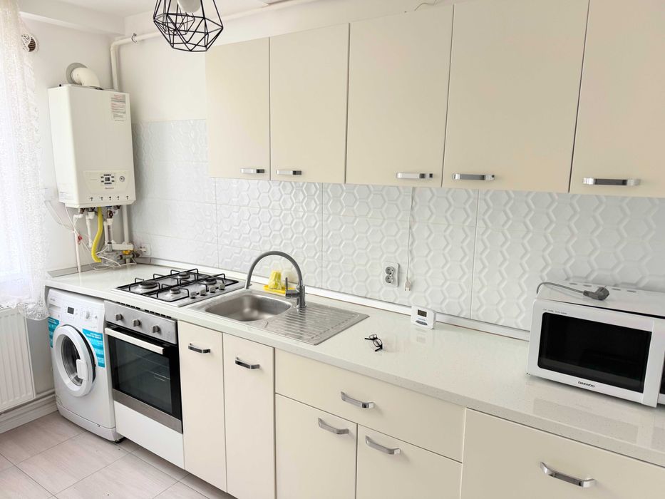 Brazda lui Novac, bloc nou, 2 camere decomandate, loc parcare, mobilat