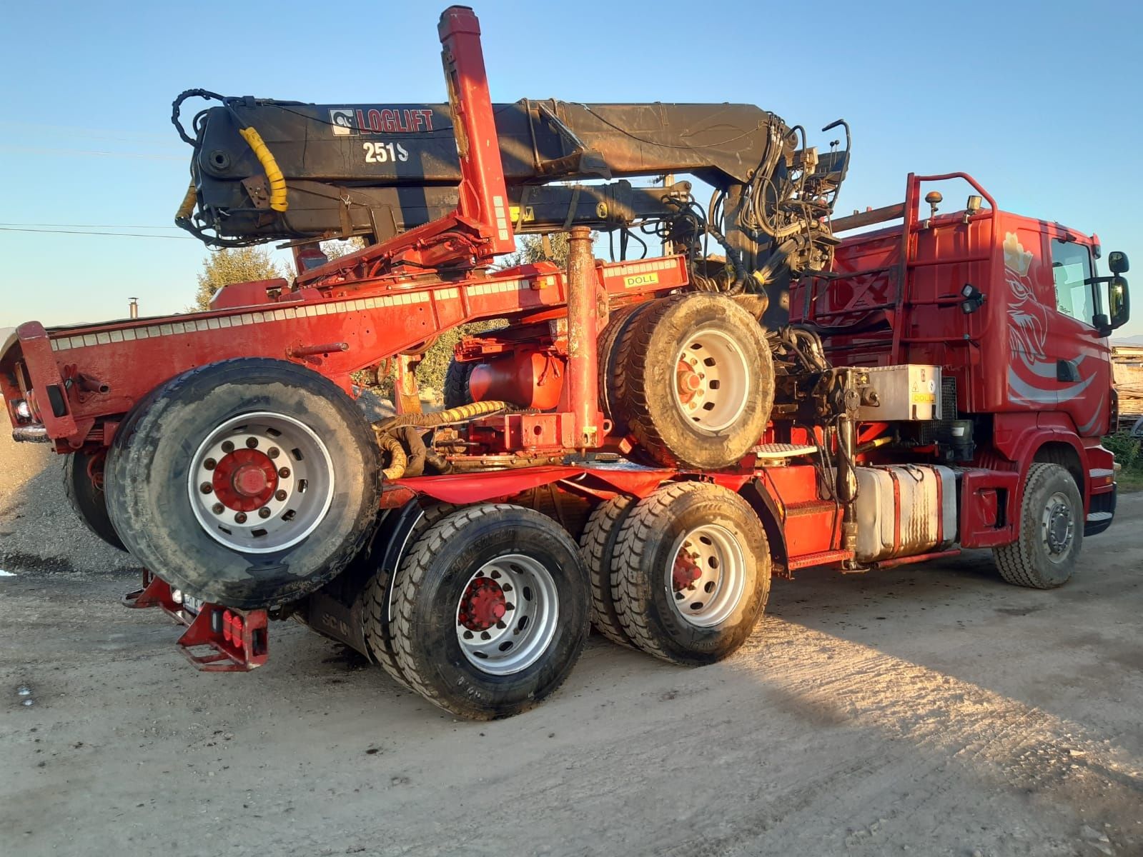 Vând sau schimb Camion forestier Scania Peridoc