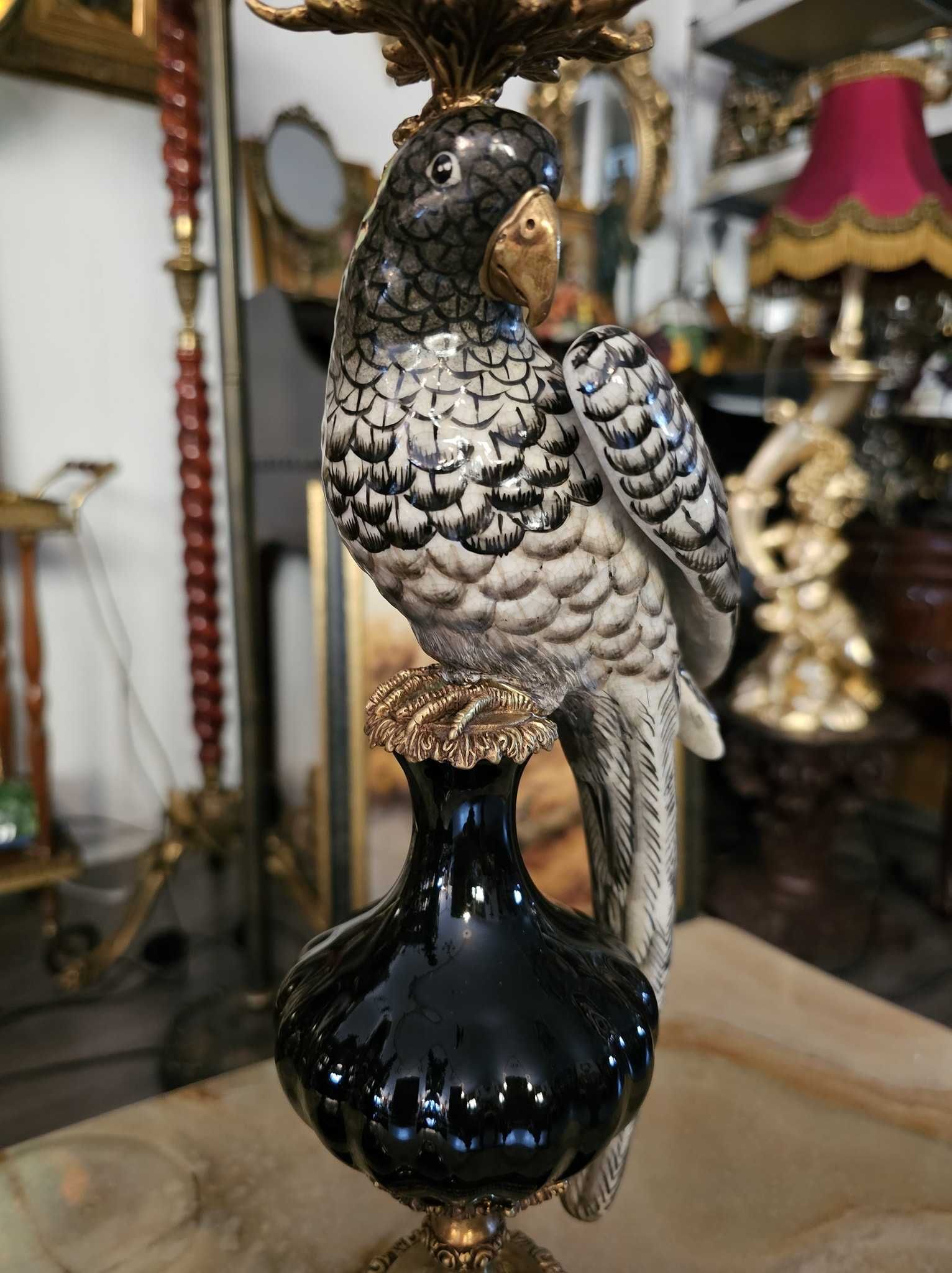 Pereche de sfesnice din porțelan cu ornamente din bronz,
