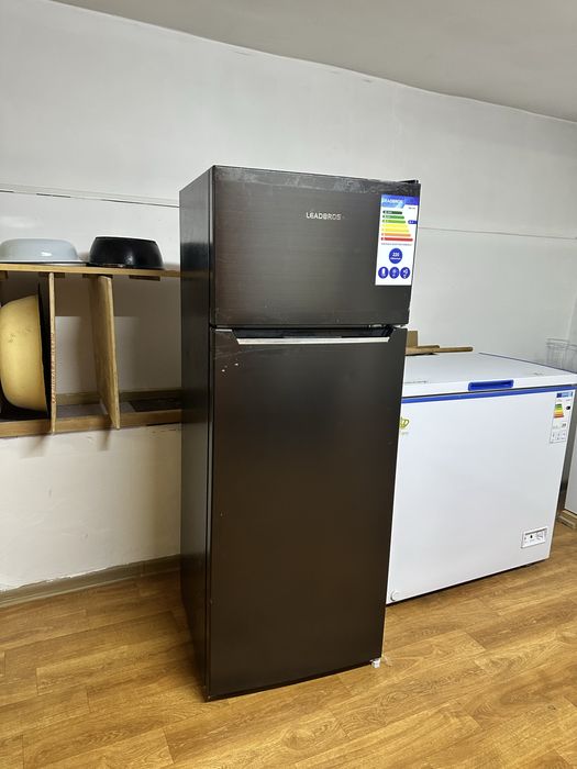 Холодильник Leadbros.