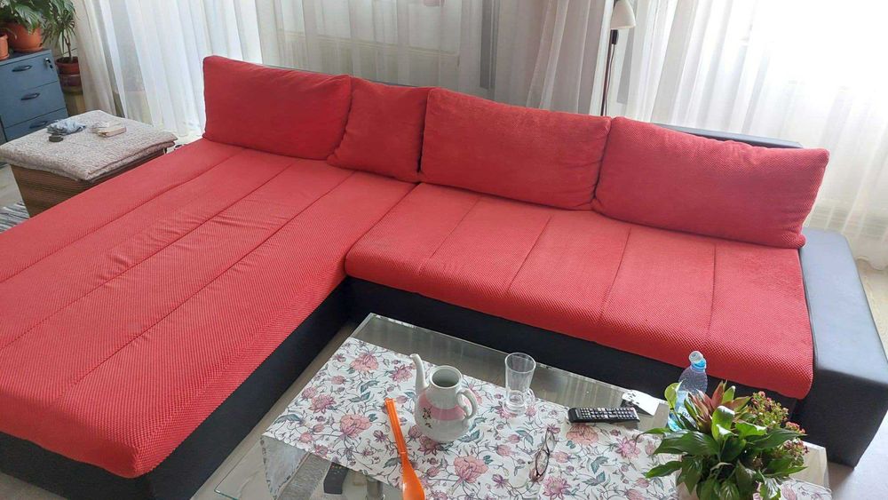 Buna. Vand colțar stofă + piele ecologică, Pret 700 lei.