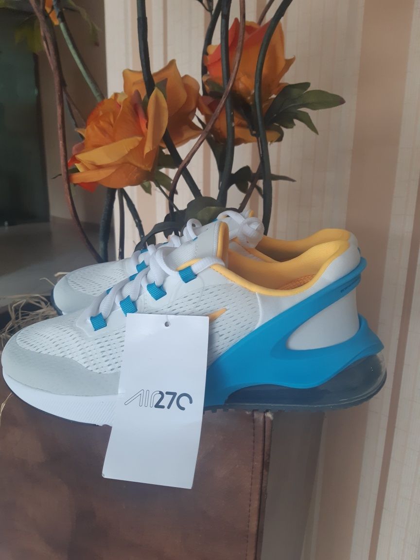 Дамски маратонки Nike 270