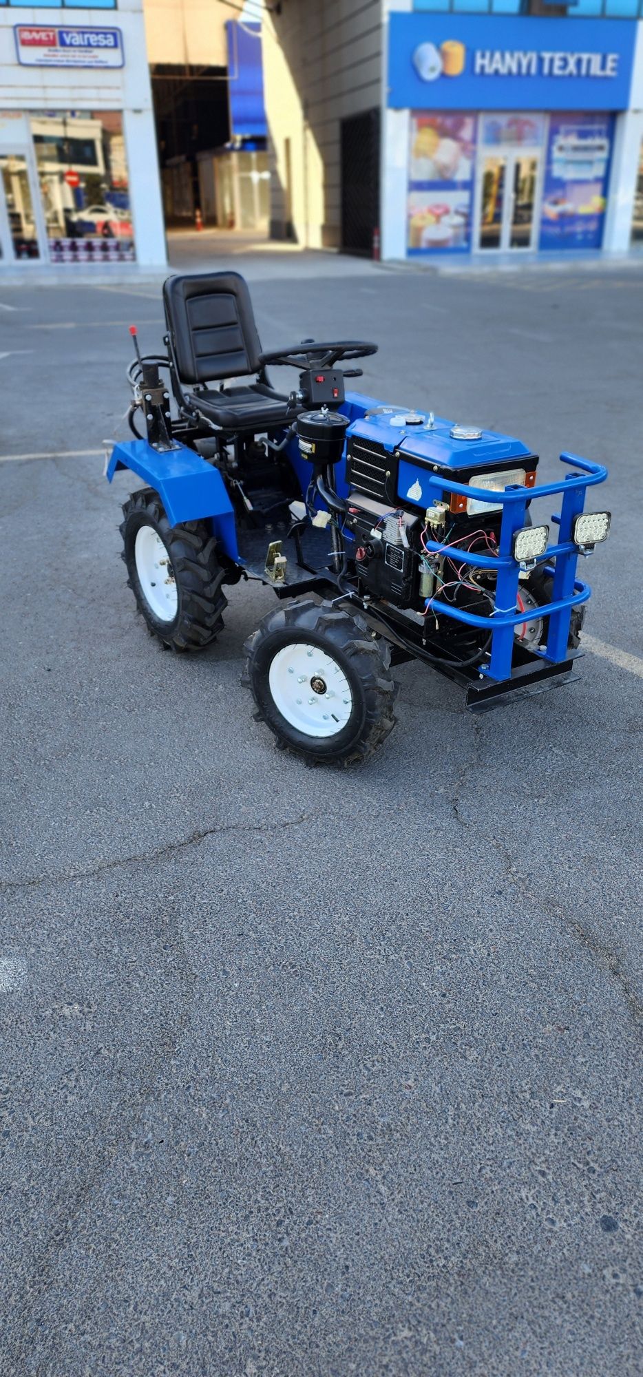 196 Zubr mini Traktor