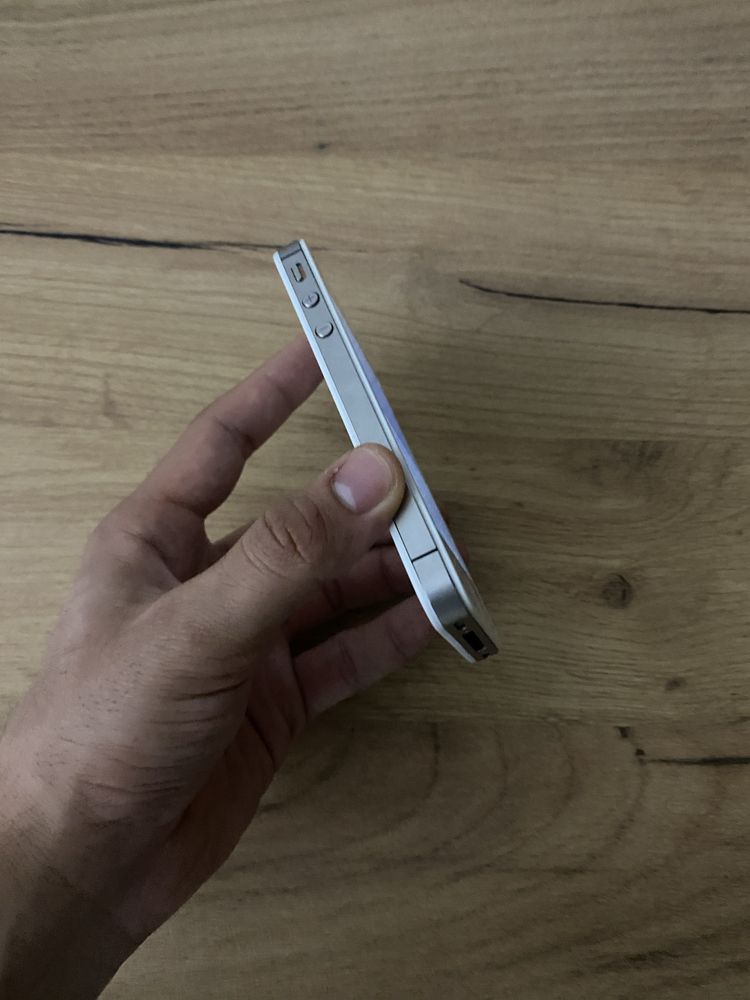 Iphone 4s 16gb ios 6.1.3 идеал