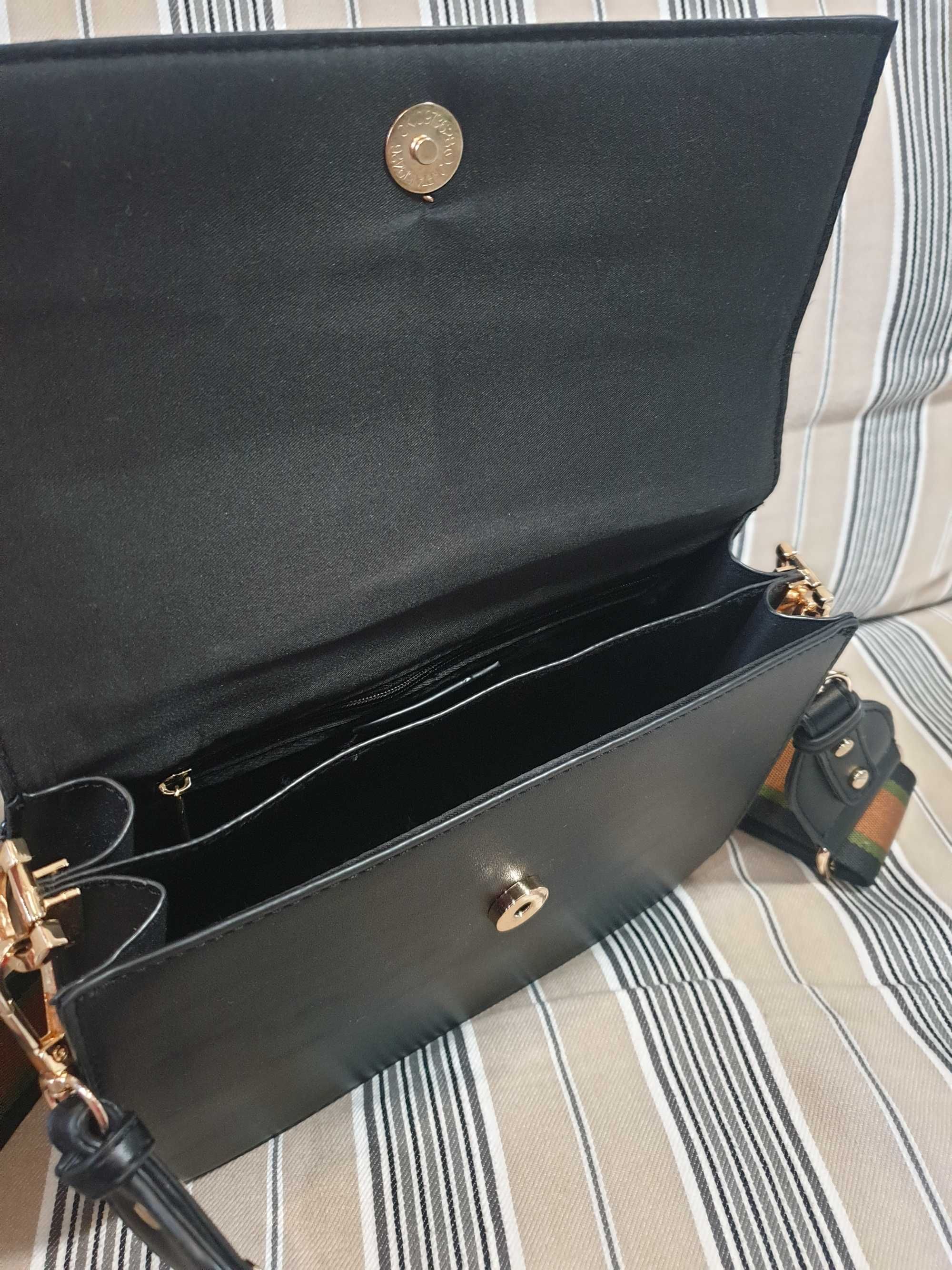 Чанта Reserved с подвижна дръжка