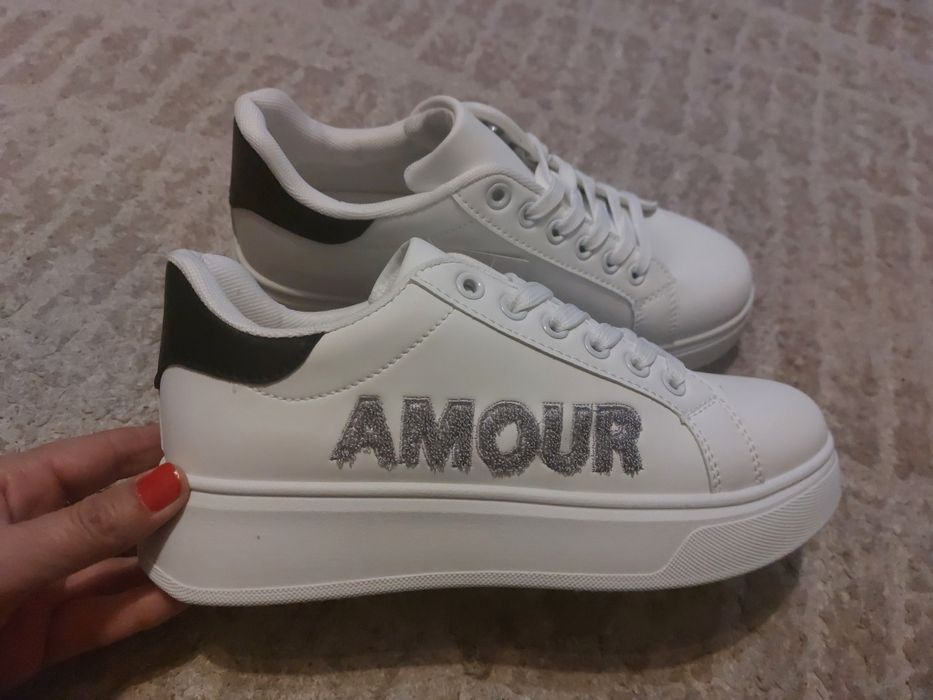 35 лв, нови маратонки с етикет, 38 номер,  стелка 24 см