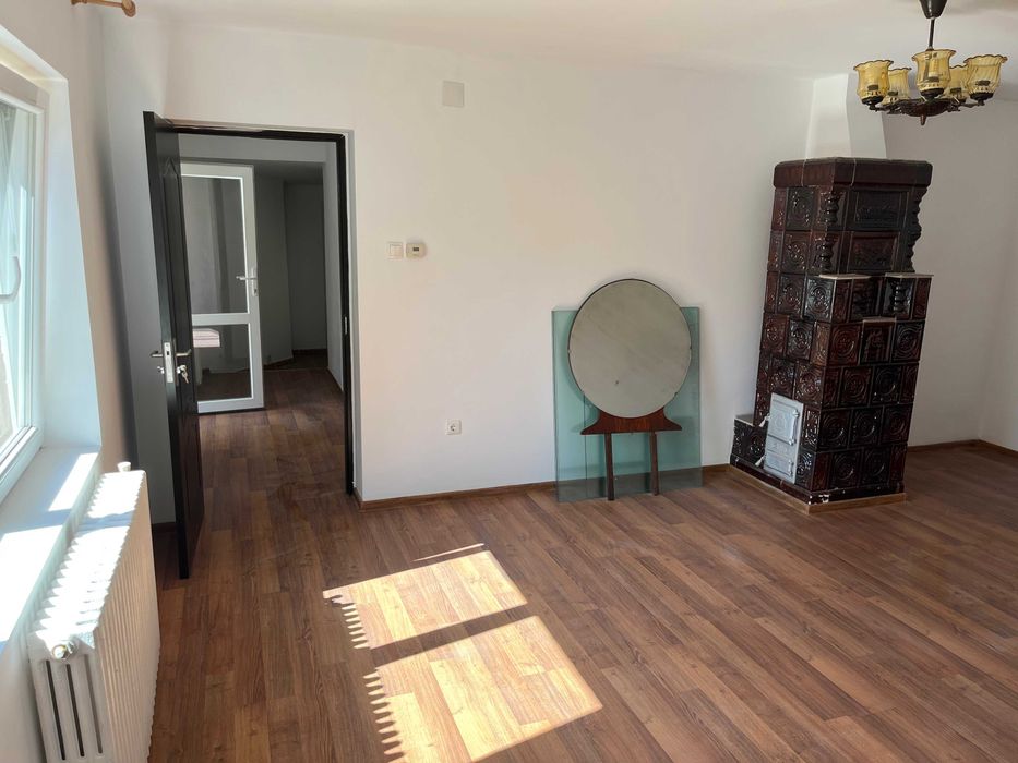 RACARI - Ghergani - casa + teren arabil de vanzare