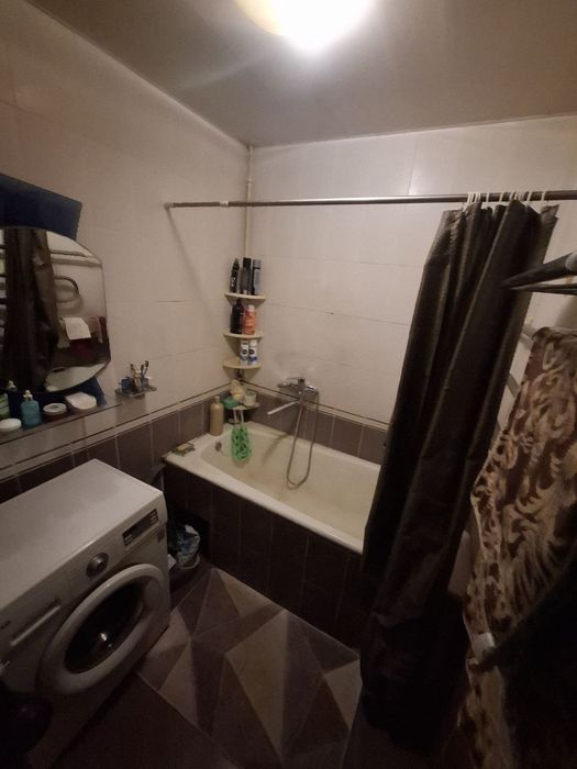 Ахмад Югнакий 2/3/5 2-балкона по 2х3
2/3/5  Общ пл 62 квм 
60000 
Не т