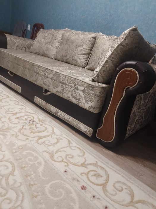 Продаётся диван.