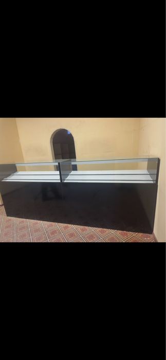 Telefon va aksesuarlar qo’yish uchun Stol prilafka