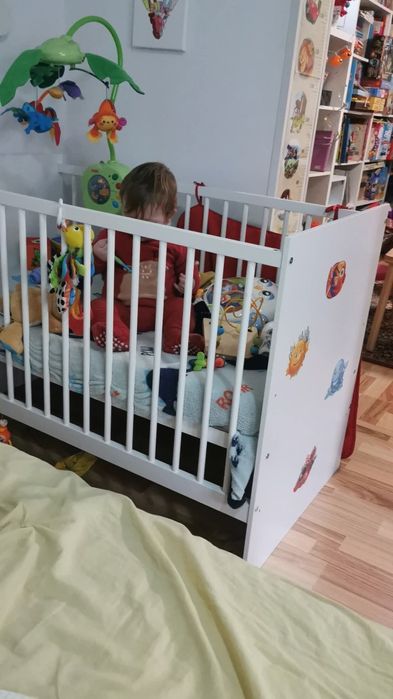 Pătuț și balansoar