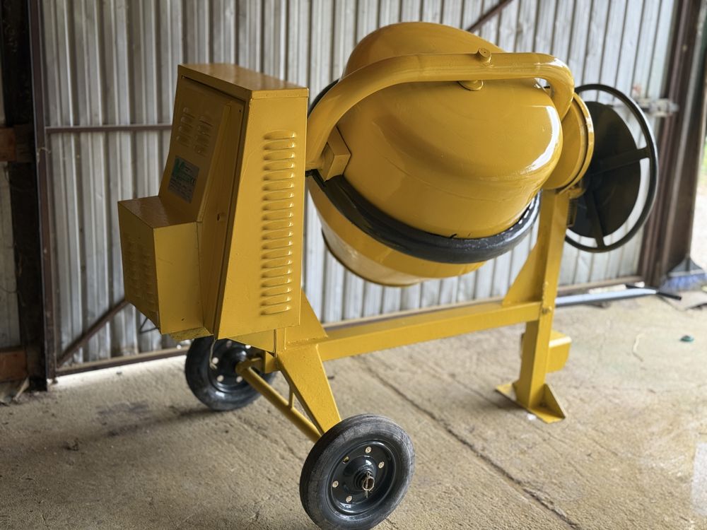 Vand 2 Betoniere 170L /250L Import Italia !