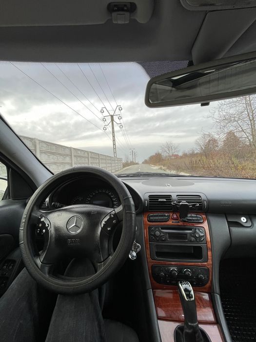 Vând Mercedes C-class