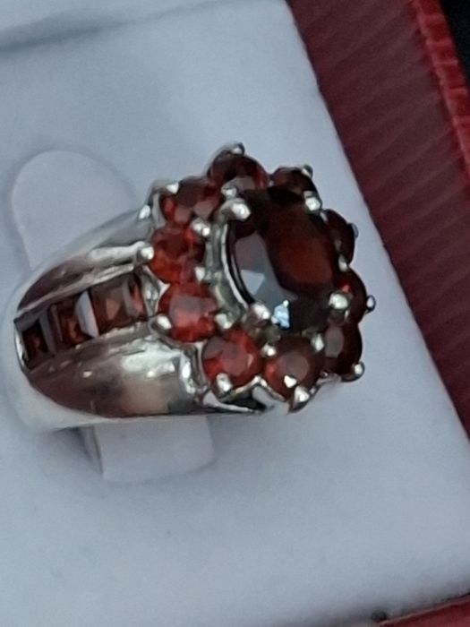 Inele masive din argint cu granate