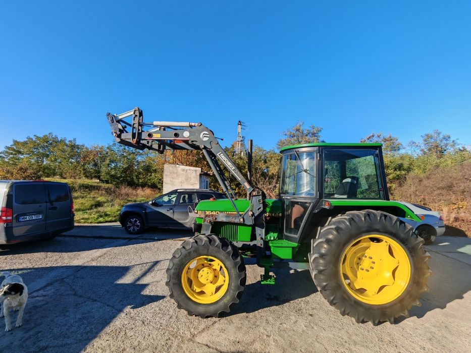 Tractor John Deere 1640 cu încărcător frontal faucheux